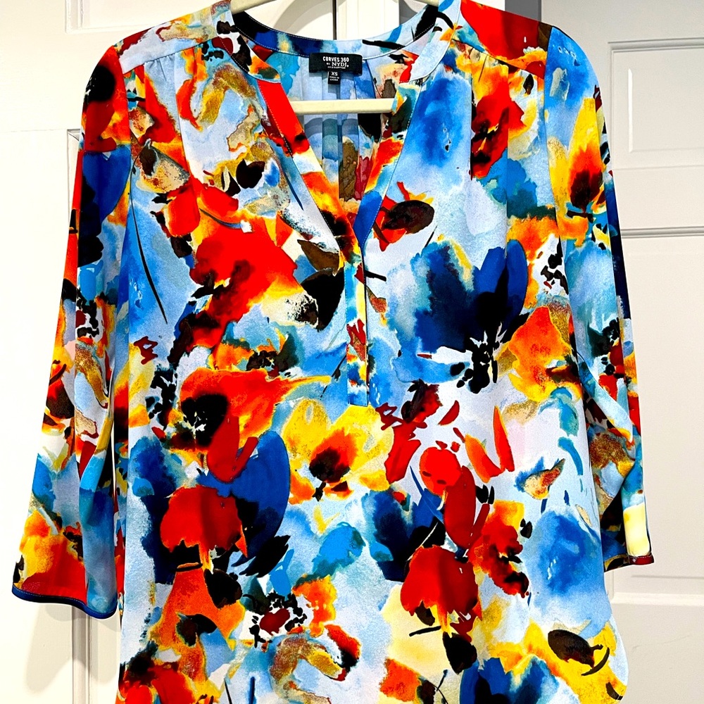 Ladies lightweight top